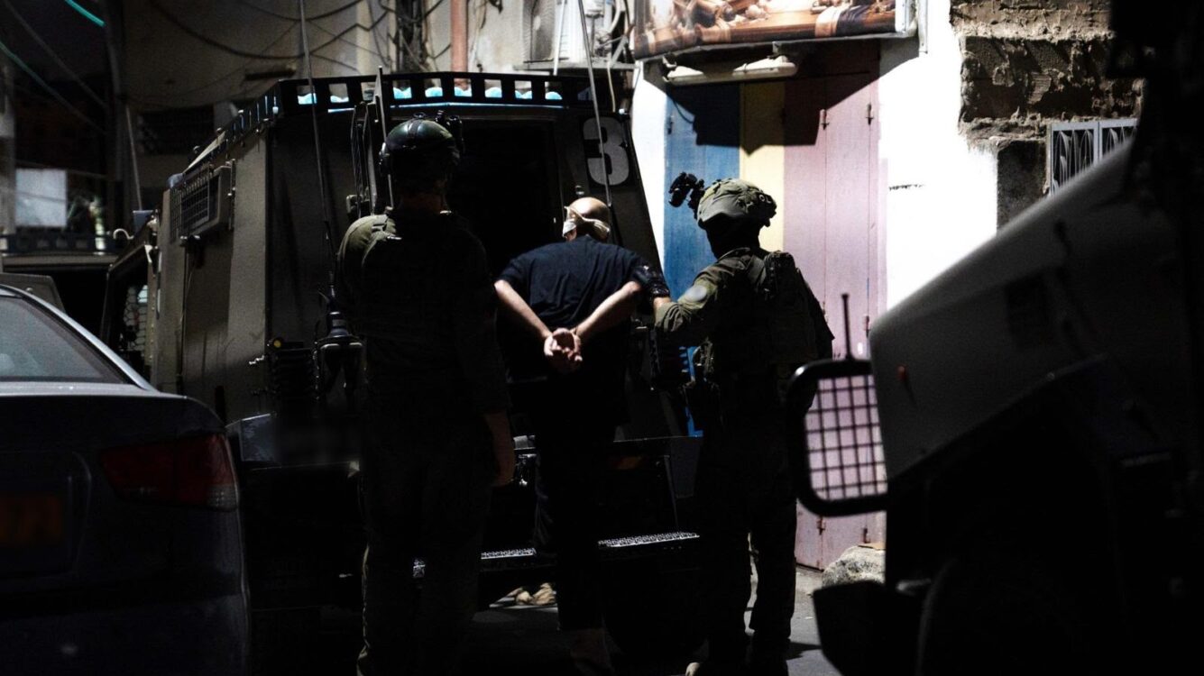בעקבות העלייה באלימות: כוחות הביטחון פשטו על קלנדיה