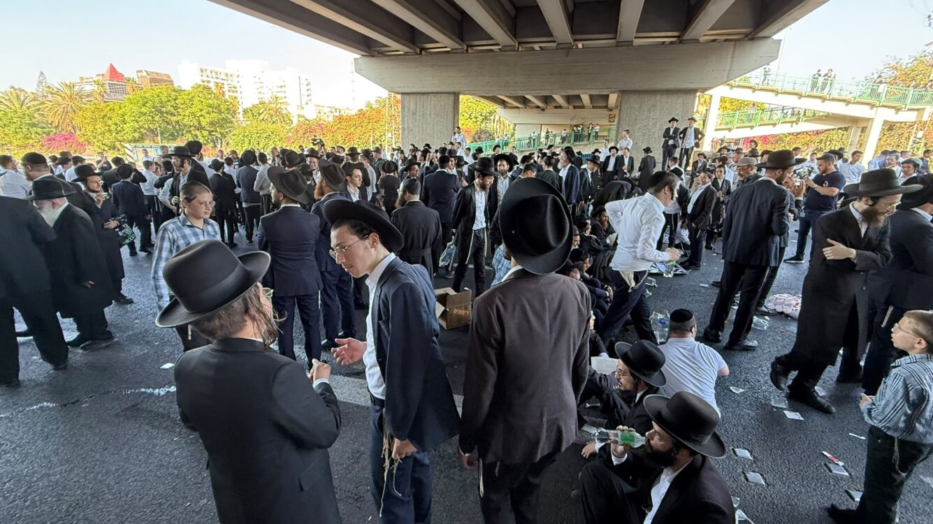 עם טלאי צהוב: הפלג יצאו למחאה סוערת בכביש 4