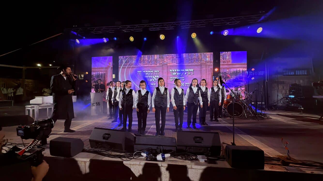 'אידיש נחת' חותמת סבב היסטורי בארץ הקודש עם 8 הופעות בשבוע אחד