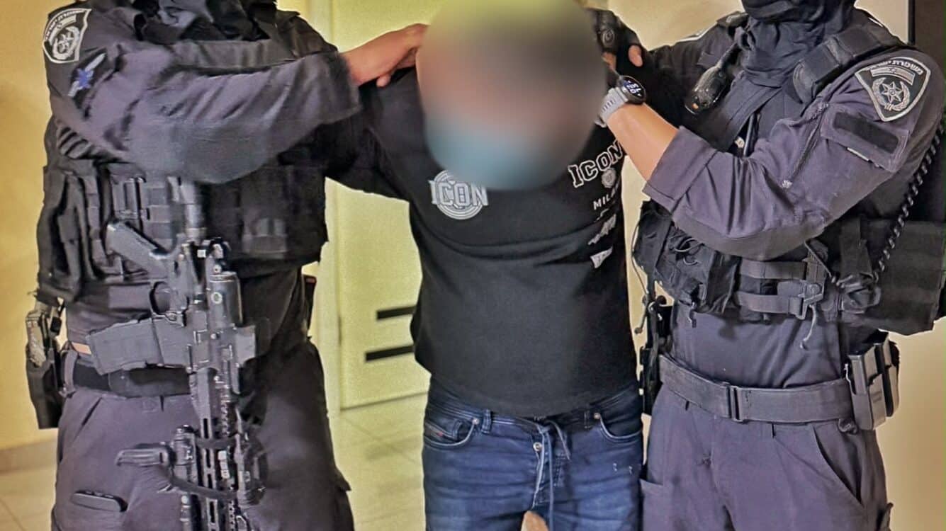 פשיטה לילית בדהרייה: אקדח ותחמושת אותרו בבית מגורים