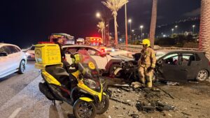 תאונה קטלנית בכביש 2: גבר נהרג, שניים נפצעו קשה