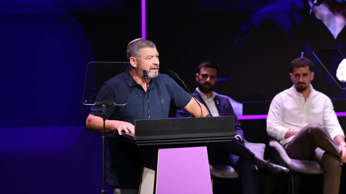 צריכה להדאיג את החרדים? עופר וינטר השיק את "עמך ישראל"