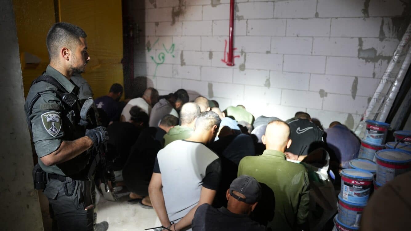 הכוחות פרצו לאתר הבנייה - זו כמות השב"חים שהתגלתה