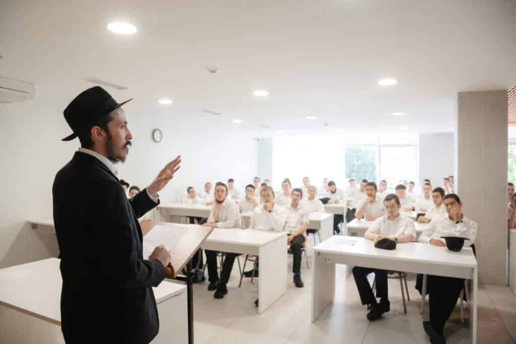 מעמד מרומם לרגל סיום שנת הלימודים בישיבה לצעירים במוסקבה מעמד מרומם לרגל סיום שנת הלימודים בישיבה לצעירים במוסקבה