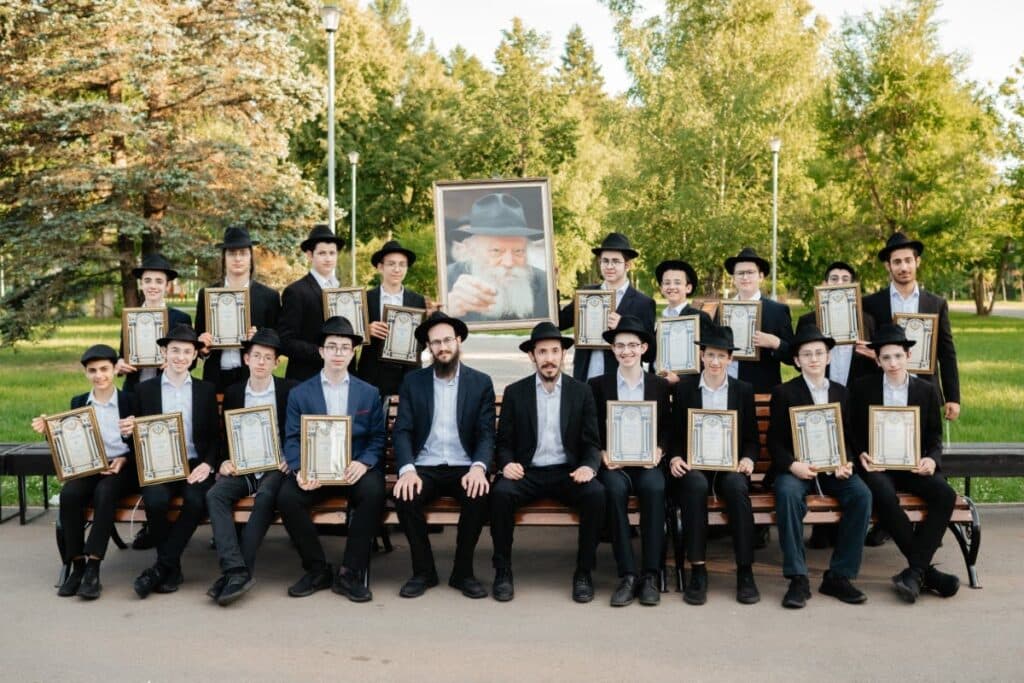 מעמד מרומם לרגל סיום שנת הלימודים בישיבה לצעירים במוסקבה מעמד מרומם לרגל סיום שנת הלימודים בישיבה לצעירים במוסקבה