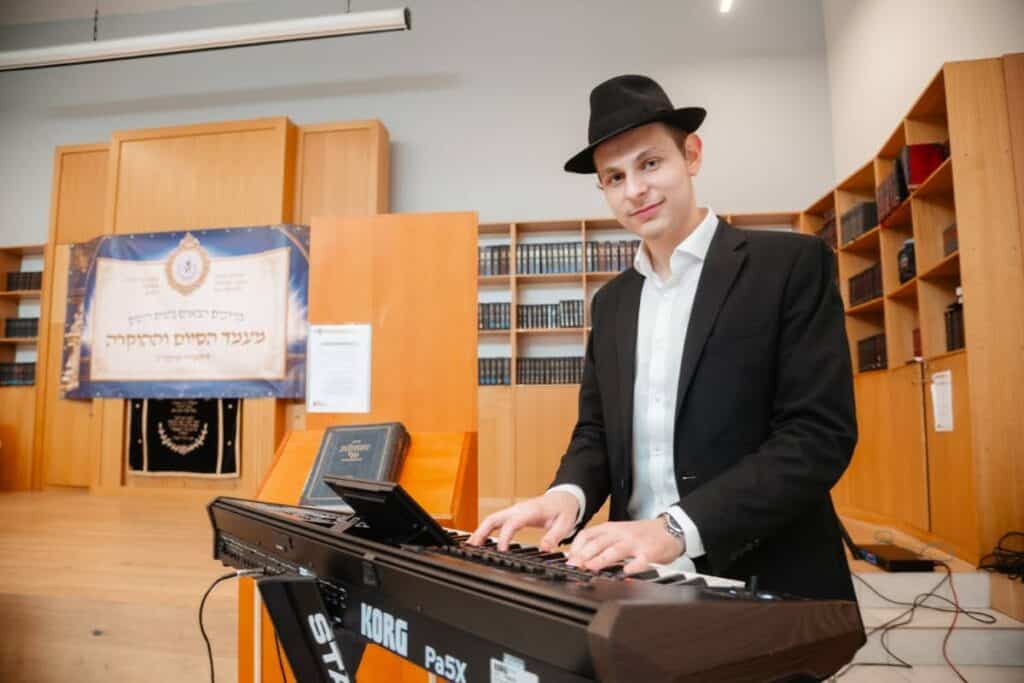 מעמד מרומם לרגל סיום שנת הלימודים בישיבה לצעירים במוסקבה מעמד מרומם לרגל סיום שנת הלימודים בישיבה לצעירים במוסקבה