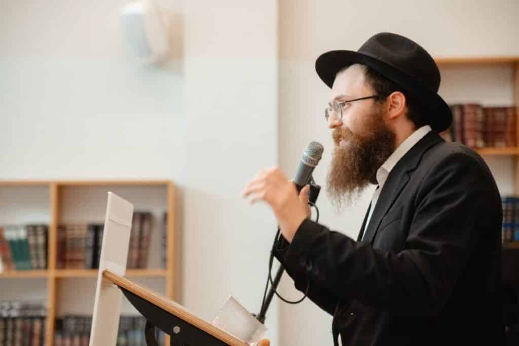 מעמד מרומם לרגל סיום שנת הלימודים בישיבה לצעירים במוסקבה מעמד מרומם לרגל סיום שנת הלימודים בישיבה לצעירים במוסקבה