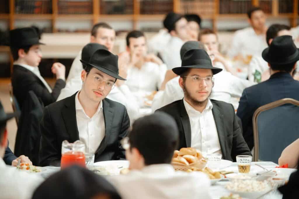 מעמד מרומם לרגל סיום שנת הלימודים בישיבה לצעירים במוסקבה מעמד מרומם לרגל סיום שנת הלימודים בישיבה לצעירים במוסקבה