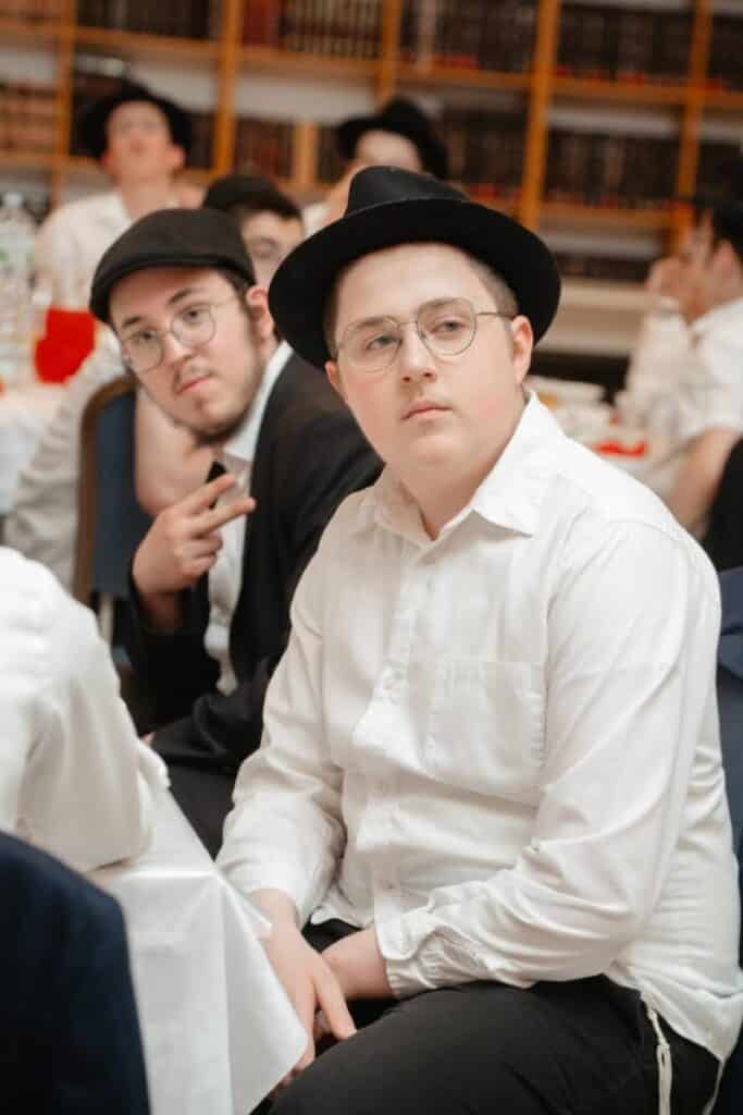 מעמד מרומם לרגל סיום שנת הלימודים בישיבה לצעירים במוסקבה מעמד מרומם לרגל סיום שנת הלימודים בישיבה לצעירים במוסקבה
