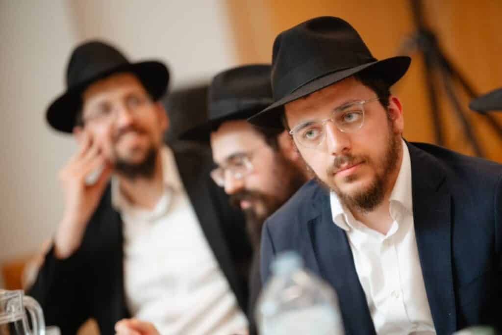 מעמד מרומם לרגל סיום שנת הלימודים בישיבה לצעירים במוסקבה מעמד מרומם לרגל סיום שנת הלימודים בישיבה לצעירים במוסקבה