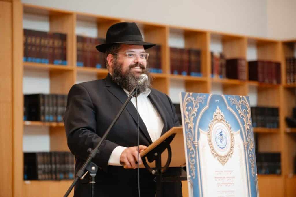 מעמד מרומם לרגל סיום שנת הלימודים בישיבה לצעירים במוסקבה מעמד מרומם לרגל סיום שנת הלימודים בישיבה לצעירים במוסקבה