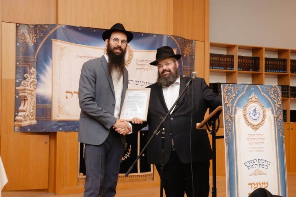 מעמד מרומם לרגל סיום שנת הלימודים בישיבה לצעירים במוסקבה מעמד מרומם לרגל סיום שנת הלימודים בישיבה לצעירים במוסקבה