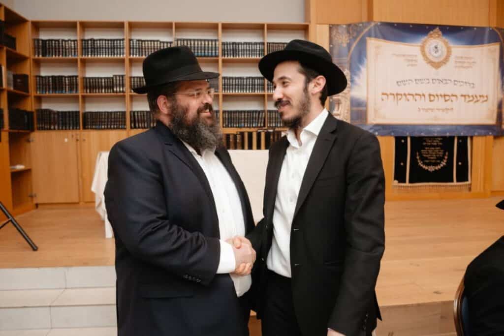 מעמד מרומם לרגל סיום שנת הלימודים בישיבה לצעירים במוסקבה מעמד מרומם לרגל סיום שנת הלימודים בישיבה לצעירים במוסקבה