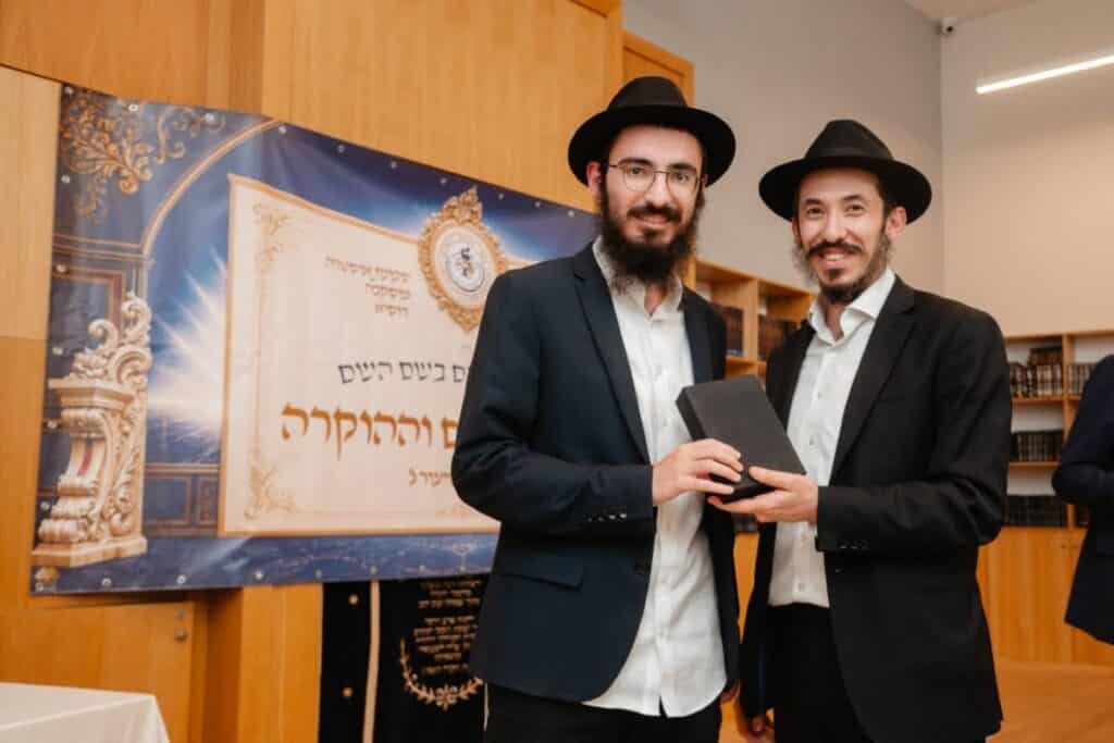 מעמד מרומם לרגל סיום שנת הלימודים בישיבה לצעירים במוסקבה מעמד מרומם לרגל סיום שנת הלימודים בישיבה לצעירים במוסקבה
