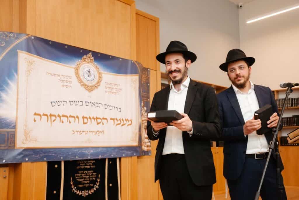 מעמד מרומם לרגל סיום שנת הלימודים בישיבה לצעירים במוסקבה מעמד מרומם לרגל סיום שנת הלימודים בישיבה לצעירים במוסקבה