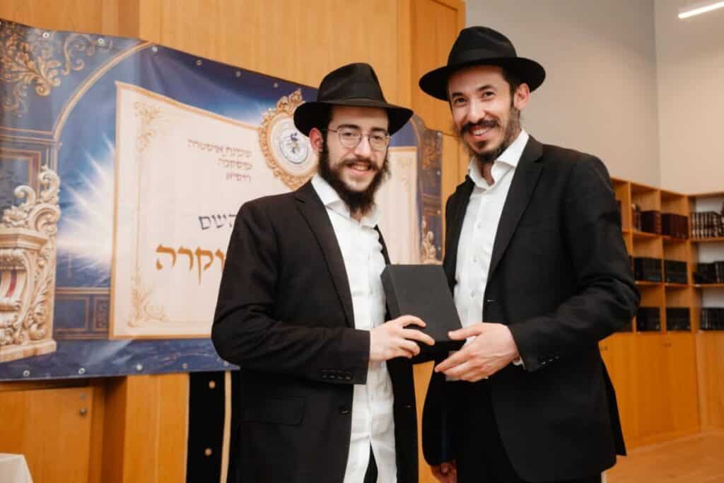 מעמד מרומם לרגל סיום שנת הלימודים בישיבה לצעירים במוסקבה מעמד מרומם לרגל סיום שנת הלימודים בישיבה לצעירים במוסקבה