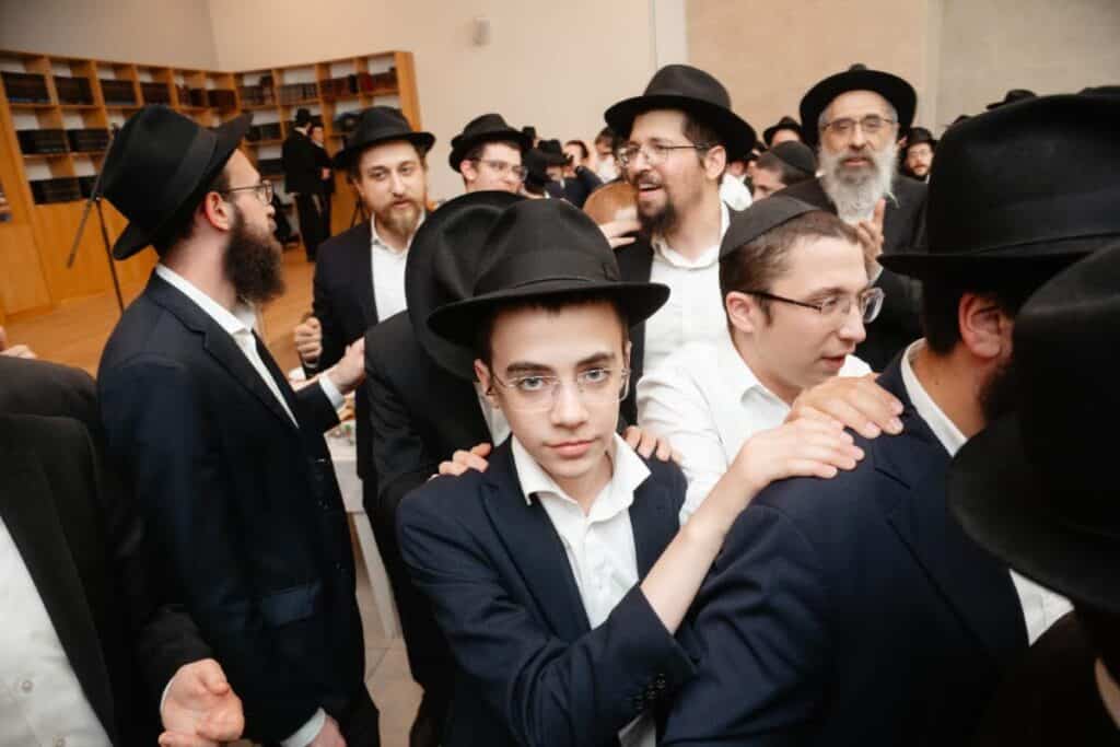 מעמד מרומם לרגל סיום שנת הלימודים בישיבה לצעירים במוסקבה מעמד מרומם לרגל סיום שנת הלימודים בישיבה לצעירים במוסקבה