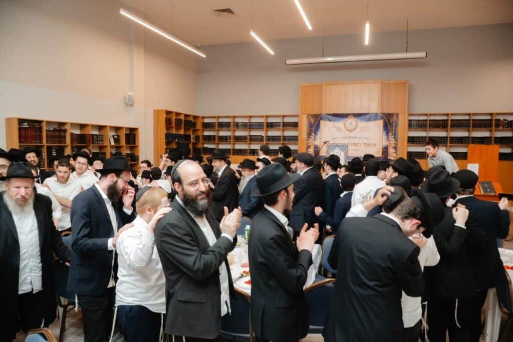 מעמד מרומם לרגל סיום שנת הלימודים בישיבה לצעירים במוסקבה מעמד מרומם לרגל סיום שנת הלימודים בישיבה לצעירים במוסקבה