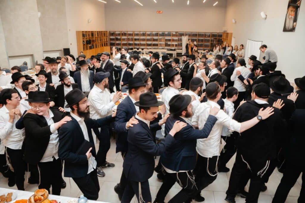 מעמד מרומם לרגל סיום שנת הלימודים בישיבה לצעירים במוסקבה מעמד מרומם לרגל סיום שנת הלימודים בישיבה לצעירים במוסקבה