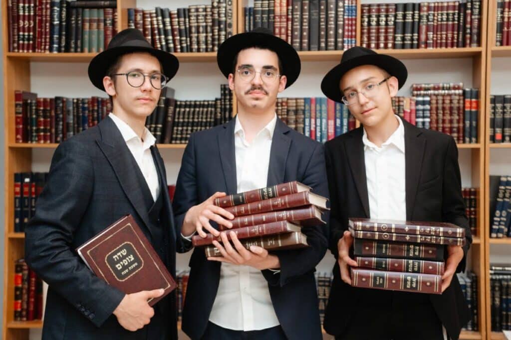 מעמד מרומם לרגל סיום שנת הלימודים בישיבה לצעירים במוסקבה מעמד מרומם לרגל סיום שנת הלימודים בישיבה לצעירים במוסקבה