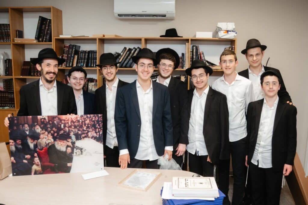 מעמד מרומם לרגל סיום שנת הלימודים בישיבה לצעירים במוסקבה מעמד מרומם לרגל סיום שנת הלימודים בישיבה לצעירים במוסקבה