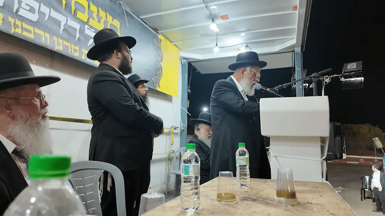 עצרת מחאה מול חומות כלא 10: "לא מעניינים אותם חיילים"