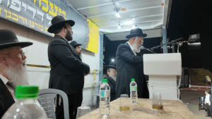 עצרת מחאה מול חומות כלא 10: "לא מעניינים אותם חיילים"
