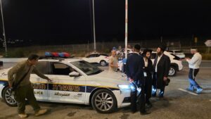 מהומות בכביש 4, מדורות הוצתו ואבנים הושלכו לעבר ניידות