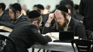 חזו חזו: ישיבות צאנז פתחו את 'זמן חורף' ברוב עם והדר