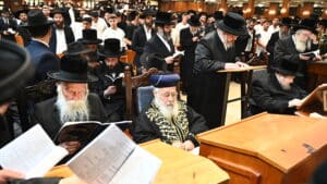 אלפי מתחזקים במעמד סליחות היסטורי בבית המדרש בעלזא בירושלים
