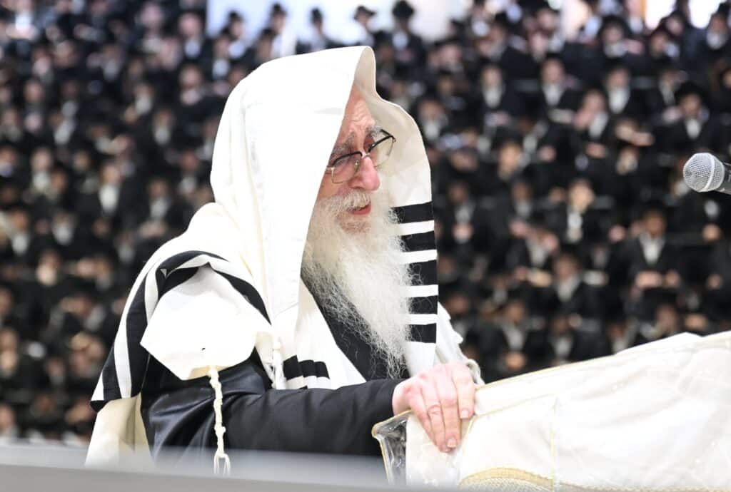 גלריה: מעמד הסליחות הראשונות בראשות האדמו"ר מצאנז גלריה: מעמד הסליחות הראשונות בראשות האדמו"ר מצאנז