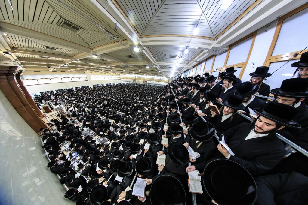 גלריה: מעמד הסליחות הראשונות בראשות האדמו"ר מצאנז גלריה: מעמד הסליחות הראשונות בראשות האדמו"ר מצאנז