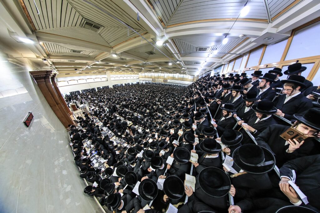 גלריה: מעמד הסליחות הראשונות בראשות האדמו"ר מצאנז גלריה: מעמד הסליחות הראשונות בראשות האדמו"ר מצאנז