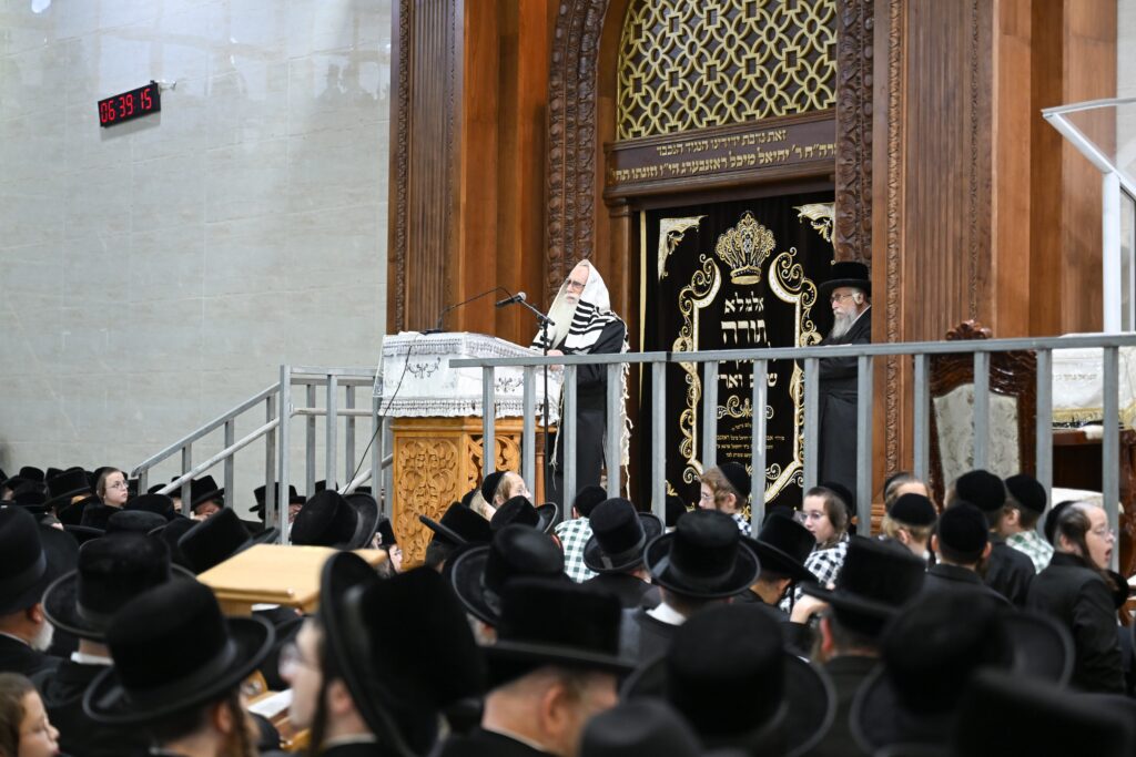 גלריה: מעמד הסליחות הראשונות בראשות האדמו"ר מצאנז גלריה: מעמד הסליחות הראשונות בראשות האדמו"ר מצאנז