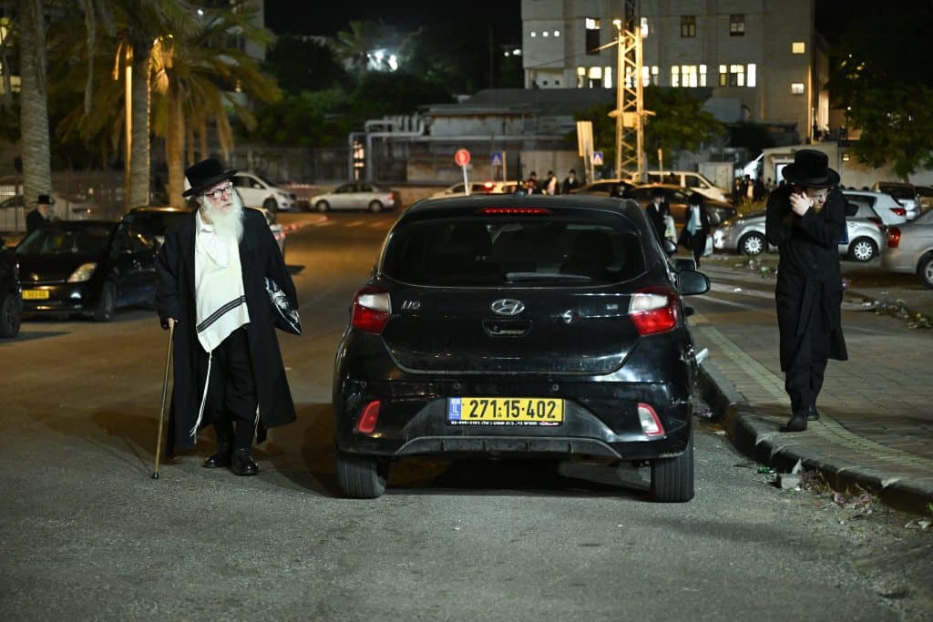 גלריה: מעמד הסליחות הראשונות בראשות האדמו"ר מצאנז גלריה: מעמד הסליחות הראשונות בראשות האדמו"ר מצאנז