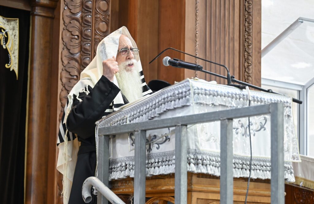 גלריה: מעמד הסליחות הראשונות בראשות האדמו"ר מצאנז גלריה: מעמד הסליחות הראשונות בראשות האדמו"ר מצאנז