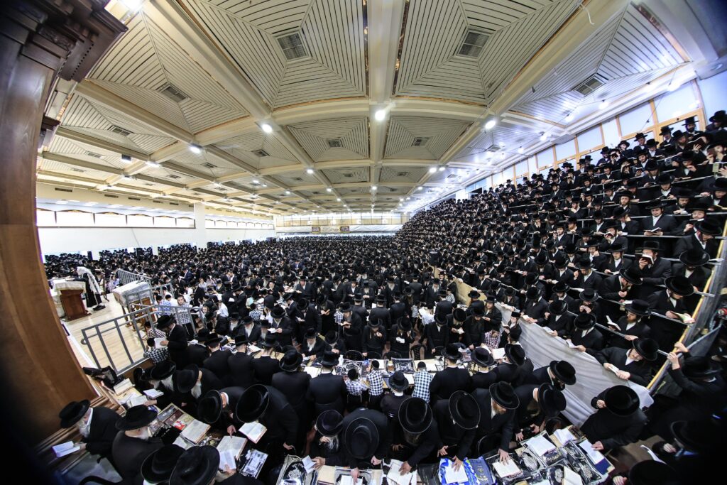 גלריה: מעמד הסליחות הראשונות בראשות האדמו"ר מצאנז גלריה: מעמד הסליחות הראשונות בראשות האדמו"ר מצאנז