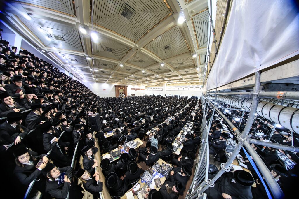 גלריה: מעמד הסליחות הראשונות בראשות האדמו"ר מצאנז גלריה: מעמד הסליחות הראשונות בראשות האדמו"ר מצאנז