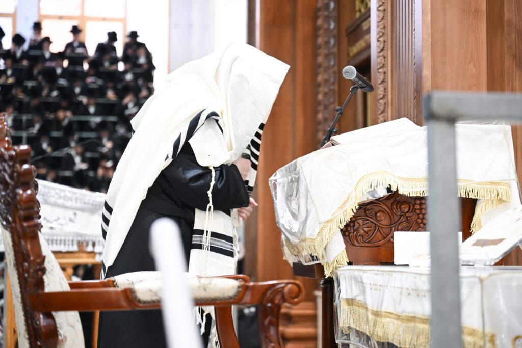 גלריה: מעמד הסליחות הראשונות בראשות האדמו"ר מצאנז גלריה: מעמד הסליחות הראשונות בראשות האדמו"ר מצאנז