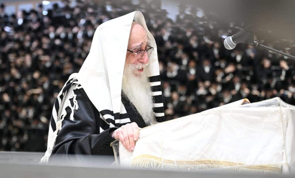 גלריה: מעמד הסליחות הראשונות בראשות האדמו"ר מצאנז גלריה: מעמד הסליחות הראשונות בראשות האדמו"ר מצאנז