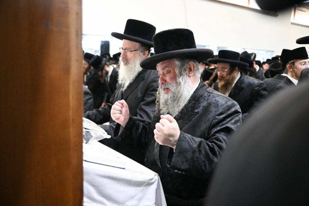 גלריה: מעמד הסליחות הראשונות בראשות האדמו"ר מצאנז גלריה: מעמד הסליחות הראשונות בראשות האדמו"ר מצאנז