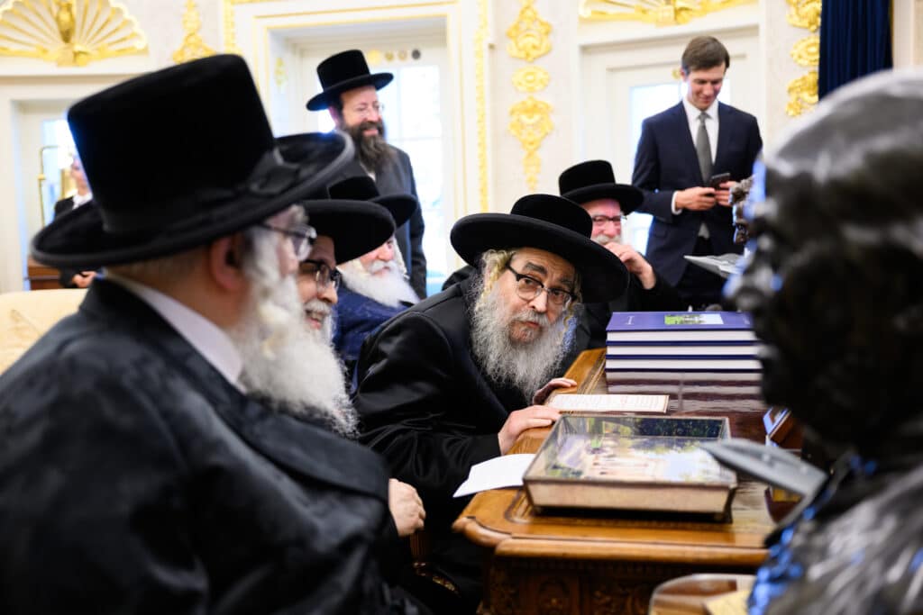 בבית הלבן: המפגש החריג של האדמו"רים עם טראמפ בבית הלבן: המפגש החריג של האדמו"רים עם טראמפ