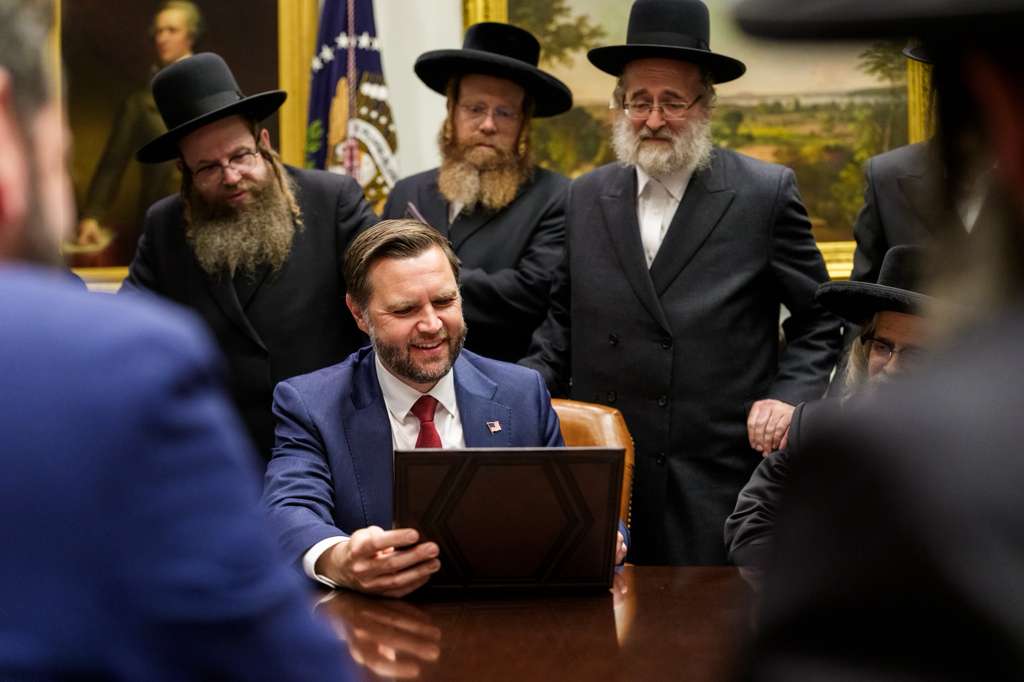 בבית הלבן: המפגש החריג של האדמו"רים עם טראמפ בבית הלבן: המפגש החריג של האדמו"רים עם טראמפ