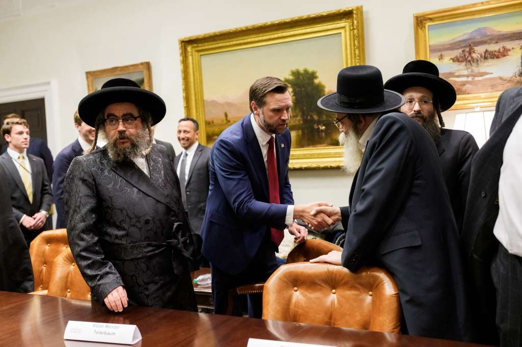 בבית הלבן: המפגש החריג של האדמו"רים עם טראמפ בבית הלבן: המפגש החריג של האדמו"רים עם טראמפ