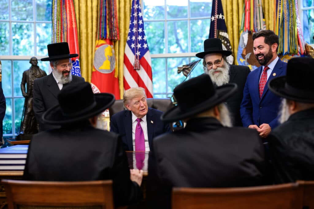 בבית הלבן: המפגש החריג של האדמו"רים עם טראמפ בבית הלבן: המפגש החריג של האדמו"רים עם טראמפ