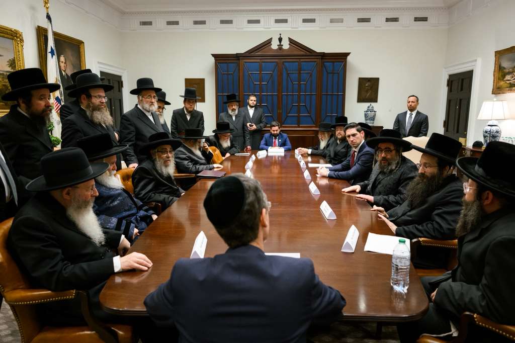 בבית הלבן: המפגש החריג של האדמו"רים עם טראמפ בבית הלבן: המפגש החריג של האדמו"רים עם טראמפ