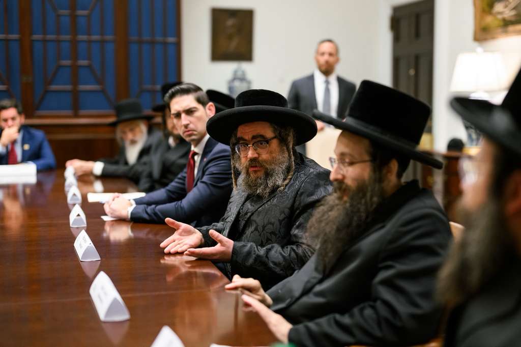 בבית הלבן: המפגש החריג של האדמו"רים עם טראמפ בבית הלבן: המפגש החריג של האדמו"רים עם טראמפ