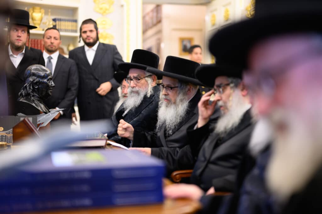 בבית הלבן: המפגש החריג של האדמו"רים עם טראמפ בבית הלבן: המפגש החריג של האדמו"רים עם טראמפ