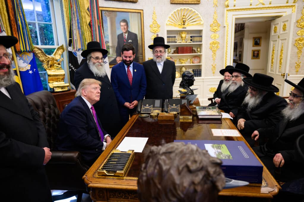 בבית הלבן: המפגש החריג של האדמו"רים עם טראמפ בבית הלבן: המפגש החריג של האדמו"רים עם טראמפ