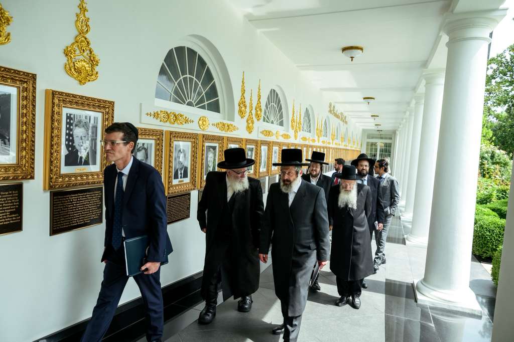 בבית הלבן: המפגש החריג של האדמו"רים עם טראמפ בבית הלבן: המפגש החריג של האדמו"רים עם טראמפ